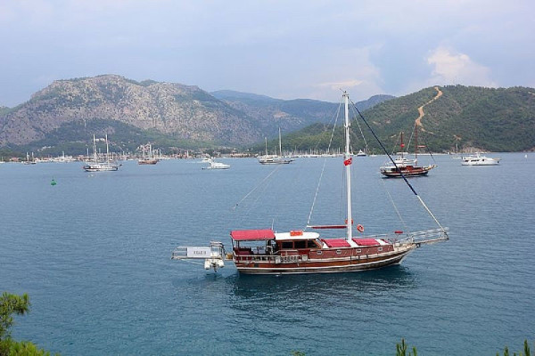 Fascinante alquiler de goleta en las bahías de Gocek para 6 personas en Gocek/Mugla, Turquía.