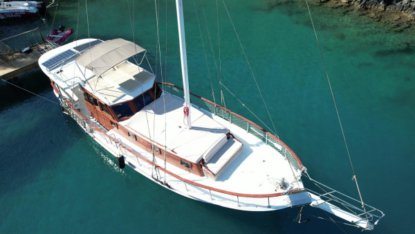 Alquiler de goleta privada para 4 personas y viaje azul en las bahías de Göcek, Turquía