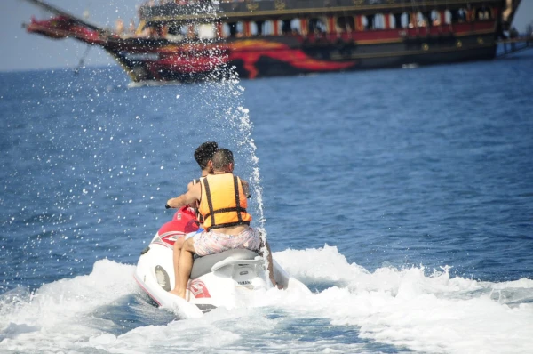 Najam jet skija za vodene sportove u Antaliji, Kemeru, Turskoj
