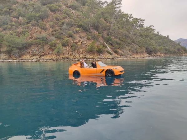 JetCar Ocean, automobil koji se vozi na vodi na prodaju