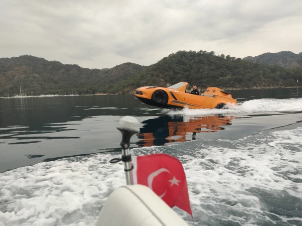 JetCar Ocean, automobil koji se vozi na vodi na prodaju