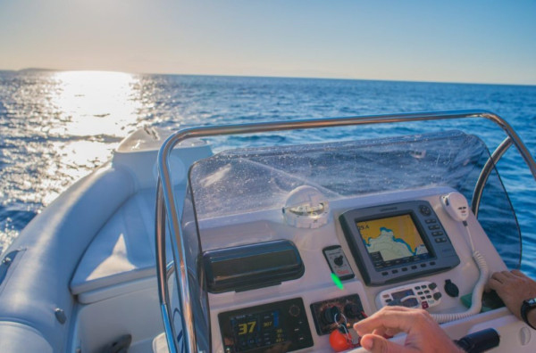 Esperienza di noleggio del gommone Skipper 680 ad Aliki, Grecia