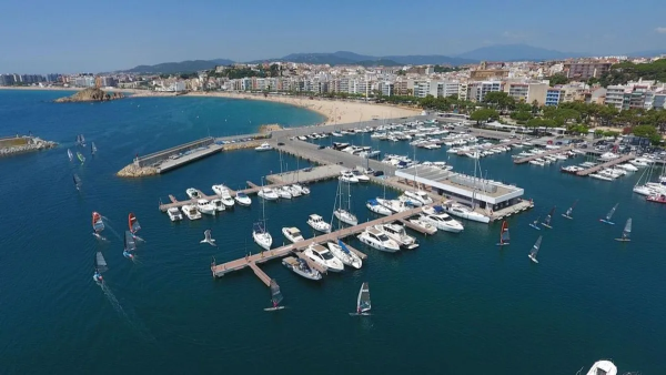 Costa Dorada'da inanılmaz bir aile yelken gezisi.