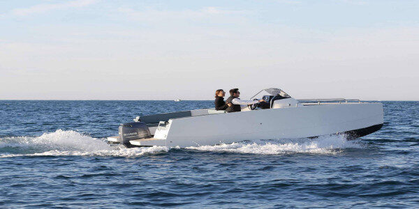 4 hour sailing cruise on an excellent motor boat without skipper in Málaga, Spain