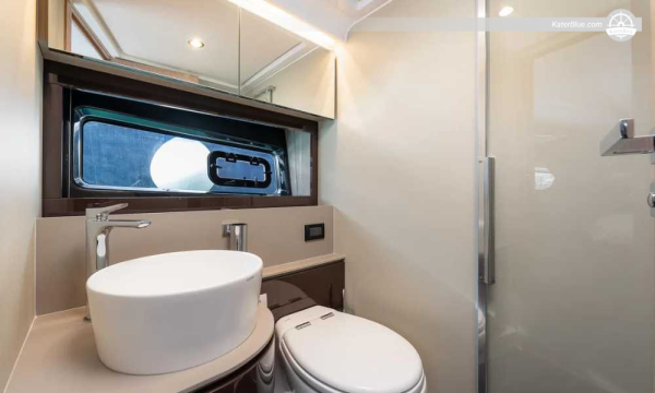 Azimut Atlantis 51, 2018 in vendita - Yacht a motore di 16,18 m, 3 cabine, Podstrana, Croazia